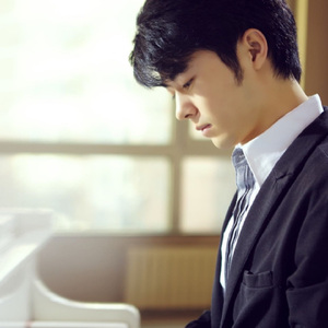 强行按在床上糟蹋视频
